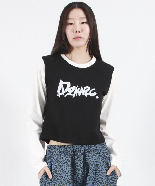 DEMARC(ドゥマーク)の「TOUCH LOGO COLOR-BLOCK SEMI CROP LONG SLEEVE - Black&White(Tシャツ/カットソー・レディース・その他・MEDIUM/LARGE)」の2枚目の写真