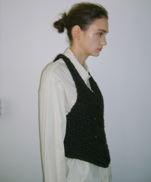 EN OR（エンオール）の「[ITALY FABRIC] TWIDDLE HALTER KNIT VEST - BROWN（ニット/セーター・レディース・その他・FREE）」の2枚目の写真