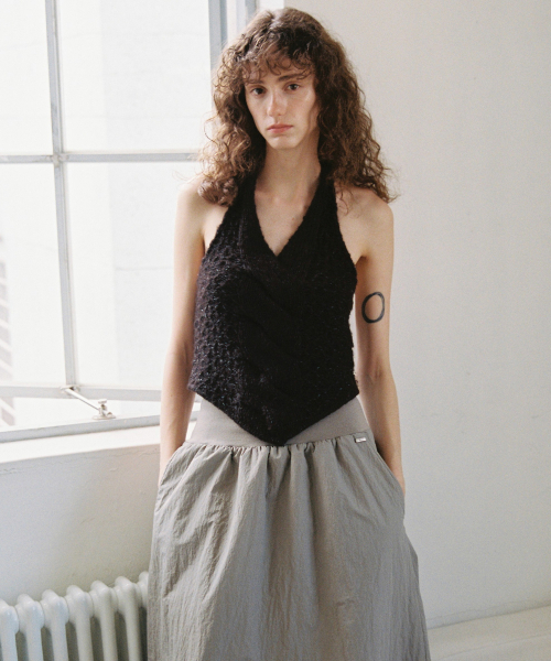 EN OR（エンオール）の「[ITALY FABRIC] TWIDDLE HALTER KNIT VEST - BROWN（ニット/セーター・レディース・その他・FREE）」の5枚目の写真