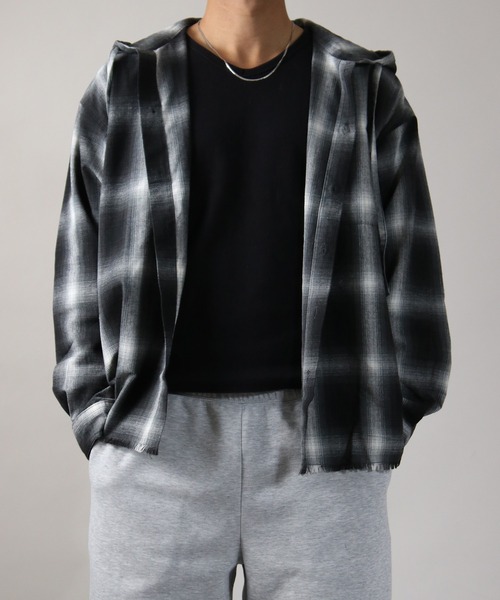 NYLAUS(ナイラス)の「【Nylaus】フード付き カットオフデザイン オンブレチェック シャツ ネルシャツ オーバーサイズシャツ 長袖シャツ(シャツ/ブラウス・メンズ・ブルー/ブラック/ブラウン・L/M)」の4枚目の写真