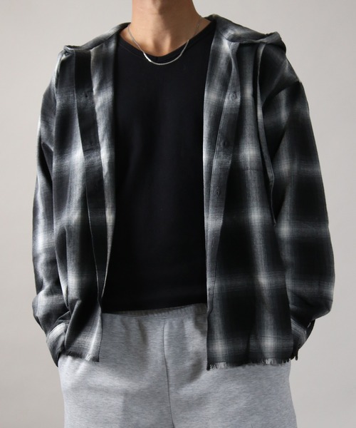 NYLAUS(ナイラス)の「【Nylaus】フード付き カットオフデザイン オンブレチェック シャツ ネルシャツ オーバーサイズシャツ 長袖シャツ(シャツ/ブラウス・メンズ・ブルー/ブラック/ブラウン・L/M)」の5枚目の写真