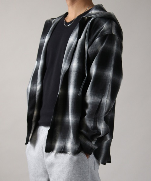 NYLAUS(ナイラス)の「【Nylaus】フード付き カットオフデザイン オンブレチェック シャツ ネルシャツ オーバーサイズシャツ 長袖シャツ(シャツ/ブラウス・メンズ・ブルー/ブラック/ブラウン・L/M)」の7枚目の写真