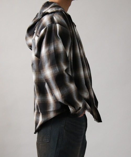 NYLAUS(ナイラス)の「【Nylaus】フード付き カットオフデザイン オンブレチェック シャツ ネルシャツ オーバーサイズシャツ 長袖シャツ(シャツ/ブラウス・メンズ・ブルー/ブラック/ブラウン・L/M)」の14枚目の写真
