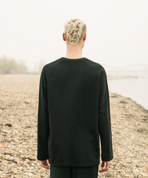 261EUI(261イーユーアイ)の「SIGNATURE WRINKLE RAGLAN LONG SLEEVE BLACK ORANGE(Tシャツ/カットソー・メンズ・その他・1)」の2枚目の写真