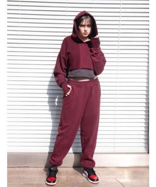 KATRINA K(カトリーナケイ)の「レイヤードクロップフードTシャツ-ワイン(パーカー・レディース・バーガンディー・FREE)」の2枚目の写真