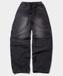 PLACESTUDIOMAN（プレイススタジオメンズ）の「フロントウォッシュド裾ストリングスイングバルーンワイドデニムバンディングパンツ[黒青]（デニムパンツ）」