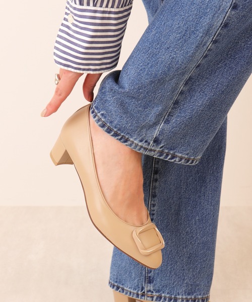 artemis by DIANA(アルテミスバイダイアナ)の「バックル付きソフトラウンドトゥパンプス(パンプス・レディース・アイボリー/ブラック/ベージュ・22.0cm/22.5cm/23.0cm/23.5cm/24.0cm/24.5cm/25.0cm)」の3枚目の写真