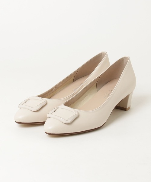 artemis by DIANA(アルテミスバイダイアナ)の「バックル付きソフトラウンドトゥパンプス(パンプス・レディース・アイボリー/ブラック/ベージュ・22.0cm/22.5cm/23.0cm/23.5cm/24.0cm/24.5cm/25.0cm)」の20枚目の写真