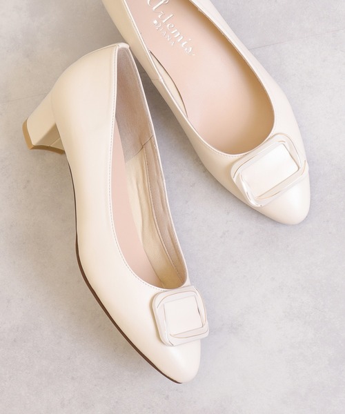 artemis by DIANA(アルテミスバイダイアナ)の「バックル付きソフトラウンドトゥパンプス(パンプス・レディース・アイボリー/ブラック/ベージュ・22.0cm/22.5cm/23.0cm/23.5cm/24.0cm/24.5cm/25.0cm)」の19枚目の写真