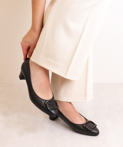 artemis by DIANA(アルテミスバイダイアナ)の「バックル付きソフトラウンドトゥパンプス(パンプス・レディース・アイボリー/ブラック/ベージュ・22.0cm/22.5cm/23.0cm/23.5cm/24.0cm/24.5cm/25.0cm)」の13枚目の写真