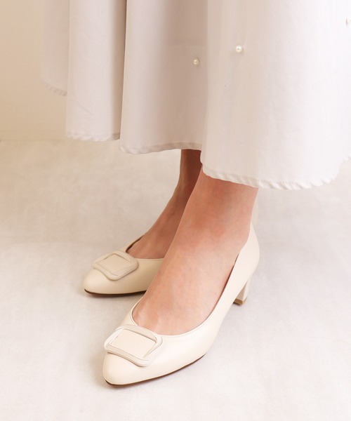 artemis by DIANA(アルテミスバイダイアナ)の「バックル付きソフトラウンドトゥパンプス(パンプス・レディース・アイボリー/ブラック/ベージュ・22.0cm/22.5cm/23.0cm/23.5cm/24.0cm/24.5cm/25.0cm)」の8枚目の写真