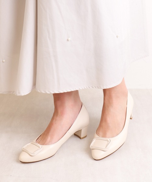 artemis by DIANA(アルテミスバイダイアナ)の「バックル付きソフトラウンドトゥパンプス(パンプス・レディース・アイボリー/ブラック/ベージュ・22.0cm/22.5cm/23.0cm/23.5cm/24.0cm/24.5cm/25.0cm)」の9枚目の写真