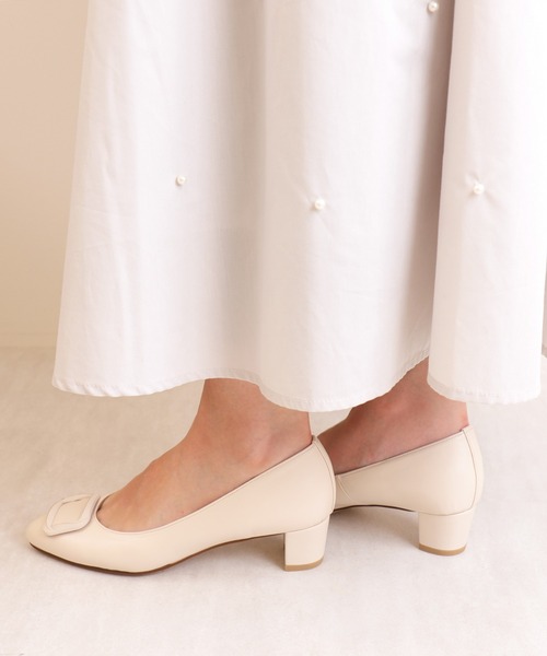 artemis by DIANA(アルテミスバイダイアナ)の「バックル付きソフトラウンドトゥパンプス(パンプス・レディース・アイボリー/ブラック/ベージュ・22.0cm/22.5cm/23.0cm/23.5cm/24.0cm/24.5cm/25.0cm)」の10枚目の写真