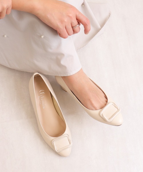 artemis by DIANA(アルテミスバイダイアナ)の「バックル付きソフトラウンドトゥパンプス(パンプス・レディース・アイボリー/ブラック/ベージュ・22.0cm/22.5cm/23.0cm/23.5cm/24.0cm/24.5cm/25.0cm)」の11枚目の写真