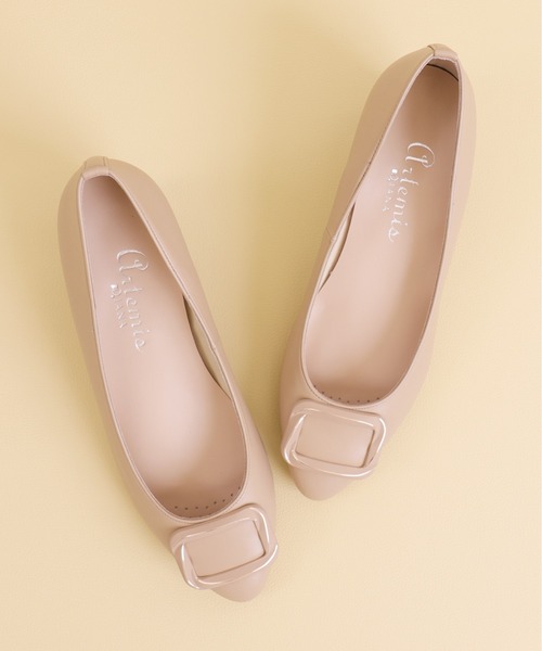 artemis by DIANA(アルテミスバイダイアナ)の「バックル付きソフトラウンドトゥパンプス(パンプス・レディース・アイボリー/ブラック/ベージュ・22.0cm/22.5cm/23.0cm/23.5cm/24.0cm/24.5cm/25.0cm)」の6枚目の写真