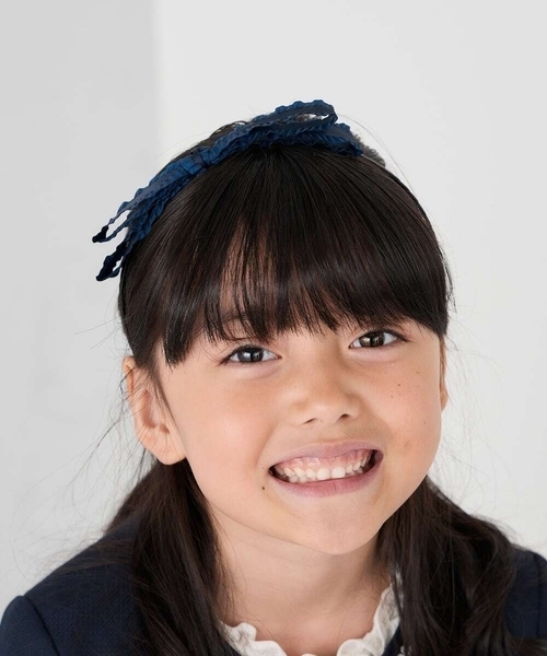 a.v.v（アーヴェヴェ）の「[KIDS][セレモニー]グログランフリルリボンカチューシャ（カチューシャ・キッズ・ネイビー/アイボリー・120）」の12枚目の写真