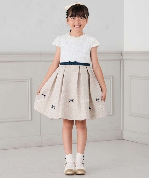 a.v.v（アーヴェヴェ）の「[KIDS][セレモニー]グログランフリルリボンカチューシャ（カチューシャ・キッズ・ネイビー/アイボリー・120）」の5枚目の写真