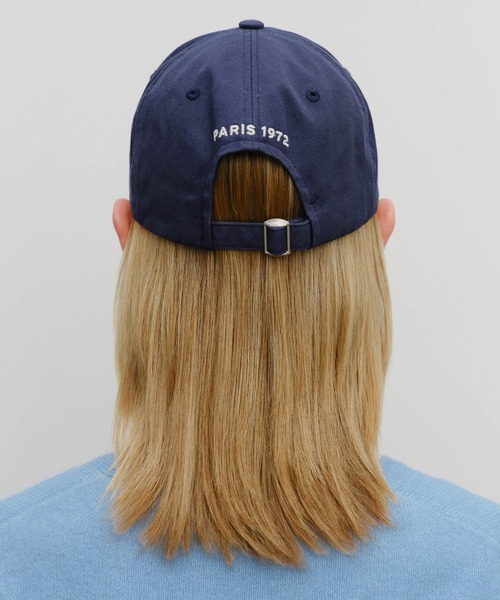 MARITHE + FRANCOIS GIRBAUD（マリテフランソワジルボー）の「MFG EMBLEM CAP（キャップ・レディース・Navy/Beige・フリー）」の4枚目の写真