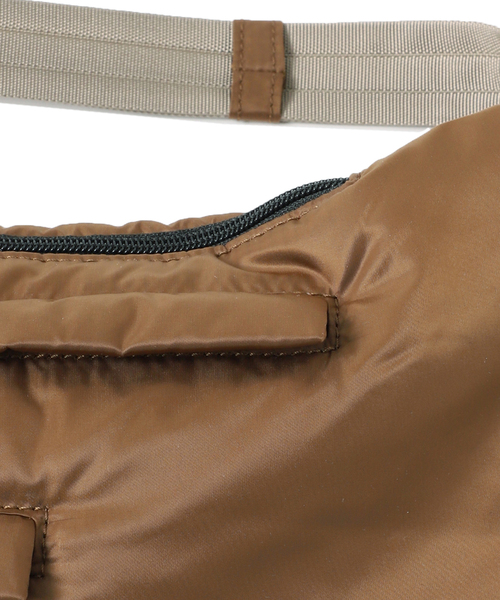 FRAMeWORK（フレームワーク）の「NOMADIS/ノマディス SLINGO（ショルダーバッグ・レディース・ブラック/キャメル・FREE）」の18枚目の写真