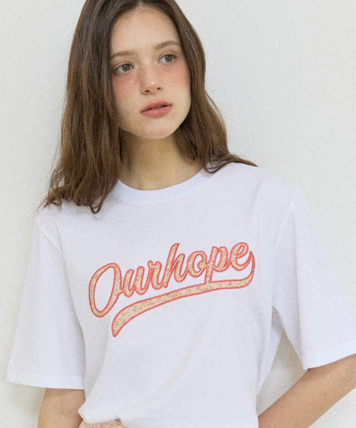 OURHOPE(アワーホープ)の「フローラルロゴアップリケTシャツ - ホワイト(Tシャツ/カットソー・レディース・ホワイト・S/M)」の2枚目の写真