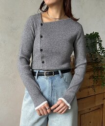 Thevon（ゼボン）の「アシメネックボタンリブニットプルオーバー（ニット/セーター）」