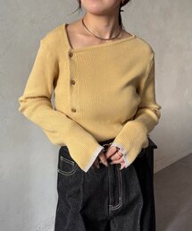 Thevon（ゼボン）の「アシメネックボタンリブニットプルオーバー（ニット/セーター）」