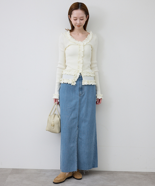 SLOBE IENA（スローブイエナ）の「《WEBのみ4サイズ展開/》LE DENIM スリットフレアデニムスカート（デニムスカート・レディース・ネイビー/ブルー系その他・34/36/38/40）」の17枚目の写真