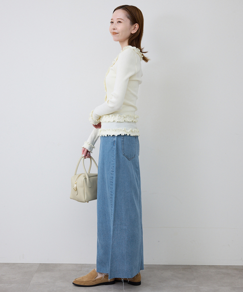 SLOBE IENA（スローブイエナ）の「《WEBのみ4サイズ展開/》LE DENIM スリットフレアデニムスカート（デニムスカート・レディース・ネイビー/ブルー系その他・34/36/38/40）」の18枚目の写真
