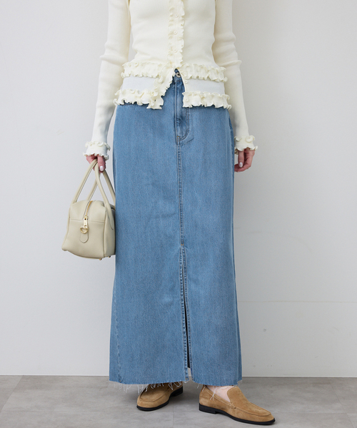 SLOBE IENA（スローブイエナ）の「《WEBのみ4サイズ展開/》LE DENIM スリットフレアデニムスカート（デニムスカート・レディース・ネイビー/ブルー系その他・34/36/38/40）」の20枚目の写真