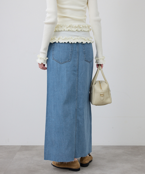 SLOBE IENA（スローブイエナ）の「《WEBのみ4サイズ展開/》LE DENIM スリットフレアデニムスカート（デニムスカート・レディース・ネイビー/ブルー系その他・34/36/38/40）」の22枚目の写真