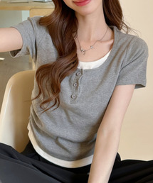 Ada.（エイダ）の「サイドギャザー レイヤード風 ヘンリーネック トップス（Tシャツ/カットソー）」