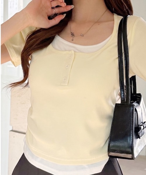 Ada.（エイダ）の「サイドギャザー レイヤード風 ヘンリーネック トップス◎（Tシャツ/カットソー・レディース・ブラック/グリーン/イエロー/グレー/ホワイト/レッド・FREE）」の5枚目の写真