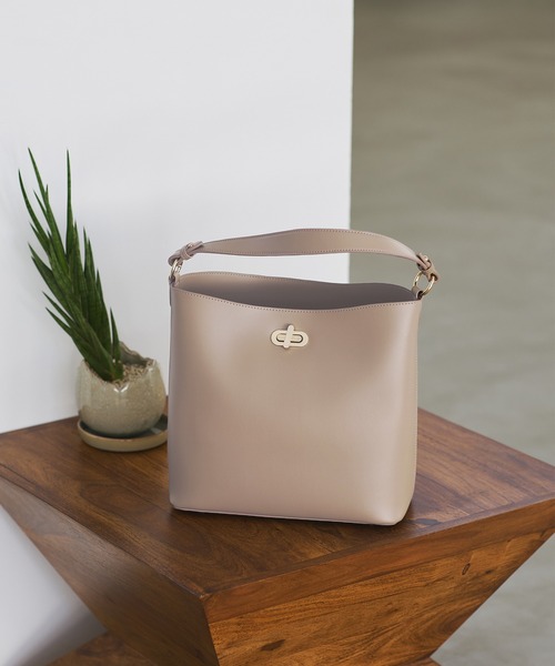 VIS(ビス)の「楕円ひねり3層ショルダーバッグ/2WAY(ショルダーバッグ・レディース・キナリ/ベージュ/ブラック・FREE)」の3枚目の写真