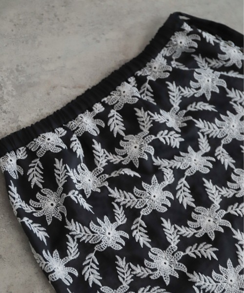 NOMBRE IMPAIR（ノンブルアンペール）の「モノトーンフラワー刺繍　レイヤードスカート（スカート・レディース・ブラック・FREE）」の22枚目の写真
