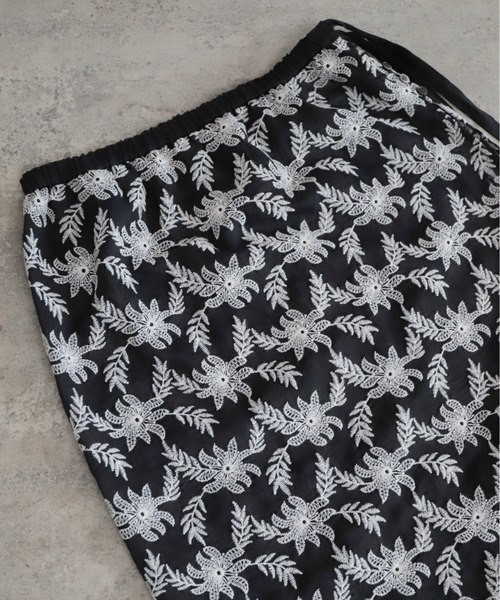 NOMBRE IMPAIR（ノンブルアンペール）の「モノトーンフラワー刺繍　レイヤードスカート（スカート・レディース・ブラック・FREE）」の21枚目の写真