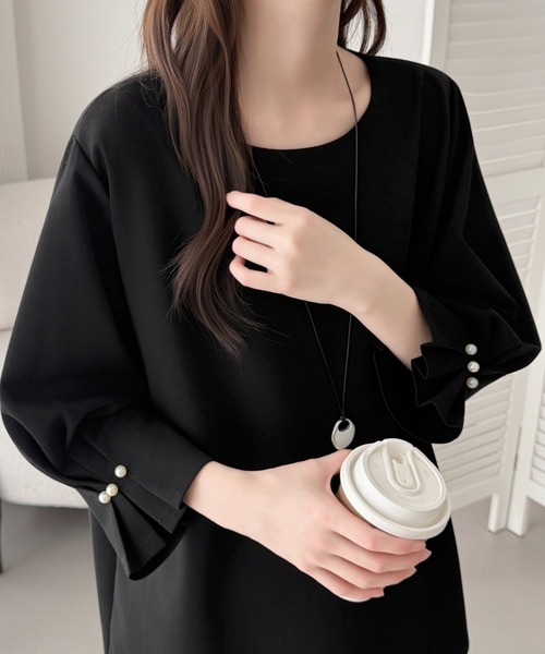 ABITOKYO（アビトーキョー）の「袖タックパールデザインブラウス（シャツ/ブラウス・レディース・ベージュ/モカ/ブラック・FREE）」の2枚目の写真