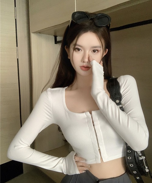 VIBGYOR（ヴィブジョー）の「【EIZZ/アイズ】フロントホック ワイドUネック クロップド ニットトップス ショート丈 長袖（カーディガン/ボレロ・レディース・グレー/ブラック/ホワイト・FREE）」の7枚目の写真