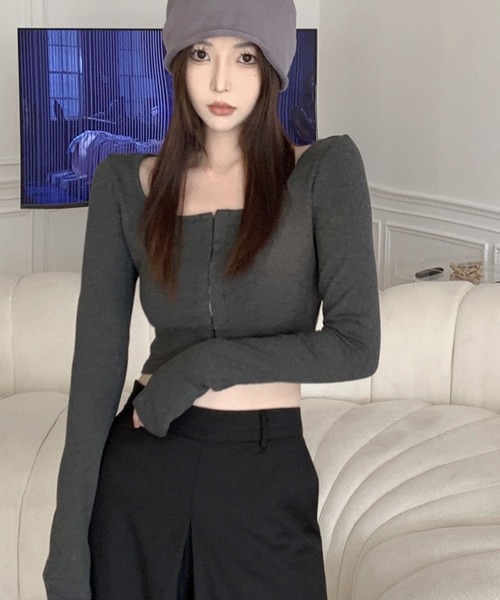 VIBGYOR（ヴィブジョー）の「【EIZZ/アイズ】フロントホック ワイドUネック クロップド ニットトップス ショート丈 長袖（カーディガン/ボレロ・レディース・グレー/ブラック/ホワイト・FREE）」の11枚目の写真