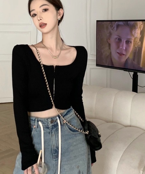 VIBGYOR（ヴィブジョー）の「【EIZZ/アイズ】フロントホック ワイドUネック クロップド ニットトップス ショート丈 長袖（カーディガン/ボレロ・レディース・グレー/ブラック/ホワイト・FREE）」の16枚目の写真