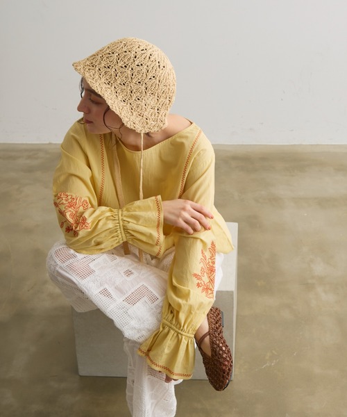 Crisp（クリスプ）の「フラワー刺繍ショートブラウス（シャツ/ブラウス・レディース・イエロー/アイボリー・FREE）」の4枚目の写真