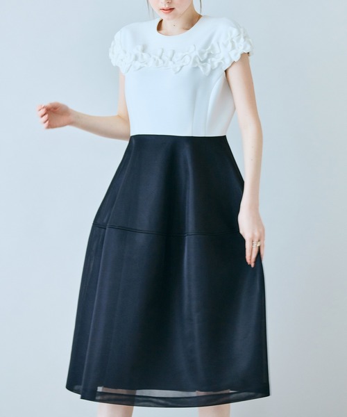 Audie a Muses(オーディアミューズ)の「リボン付き異素材ワンピース(ワンピース・レディース・ブラック/オフホワイト・36/38/40/42)」の11枚目の写真