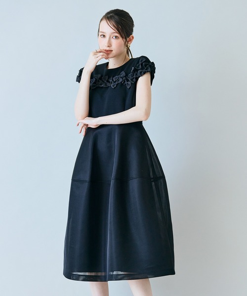 Audie a Muses(オーディアミューズ)の「リボン付き異素材ワンピース(ワンピース・レディース・ブラック/オフホワイト・36/38/40/42)」の19枚目の写真