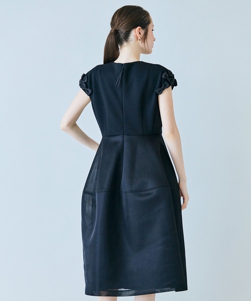 Audie a Muses(オーディアミューズ)の「リボン付き異素材ワンピース(ワンピース・レディース・ブラック/オフホワイト・36/38/40/42)」の22枚目の写真