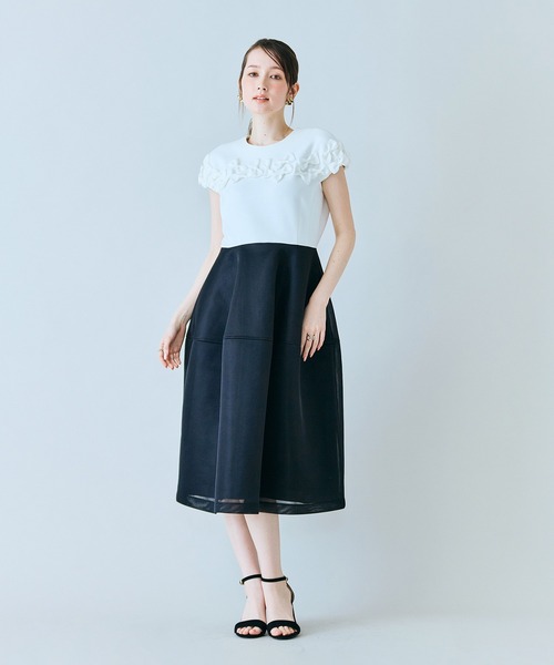 Audie a Muses(オーディアミューズ)の「リボン付き異素材ワンピース(ワンピース・レディース・ブラック/オフホワイト・36/38/40/42)」の3枚目の写真