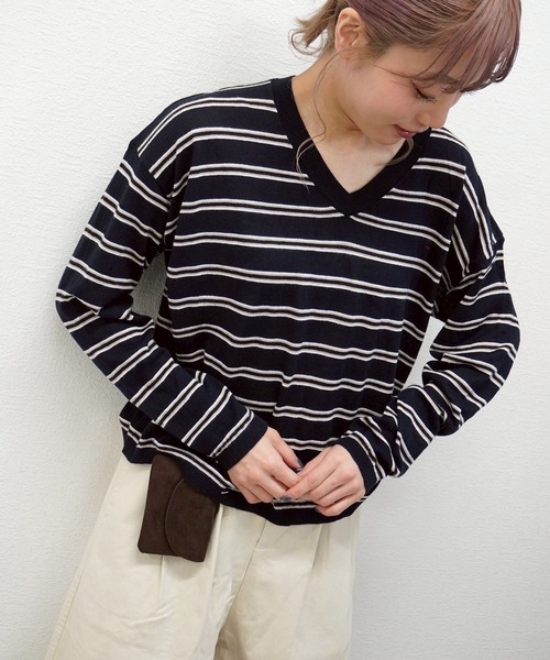 gossara（ゴサラ）の「【秋まで使える】Vネックリネン混プルオーバー（Tシャツ/カットソー・レディース・オフホワイト/ネイビー/ブラウン・FREE）」の5枚目の写真