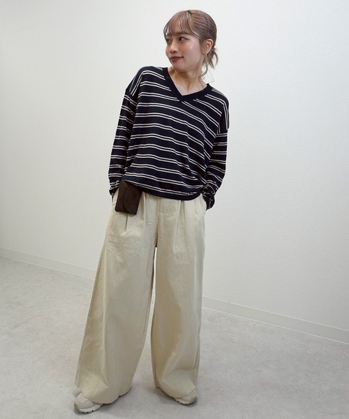 gossara（ゴサラ）の「【秋まで使える】Vネックリネン混プルオーバー（Tシャツ/カットソー・レディース・オフホワイト/ネイビー/ブラウン・FREE）」の9枚目の写真