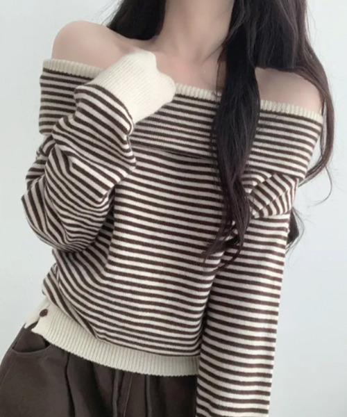 VIVID LADY（ビビッドレディー）の「配色 オフショルダー  ボーダー リブニット（ニット/セーター・レディース・ブラウン/ブラック・FREE）」の2枚目の写真