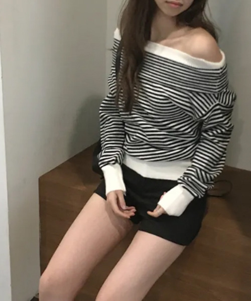 VIVID LADY（ビビッドレディー）の「配色 オフショルダー  ボーダー リブニット（ニット/セーター・レディース・ブラウン/ブラック・FREE）」の10枚目の写真