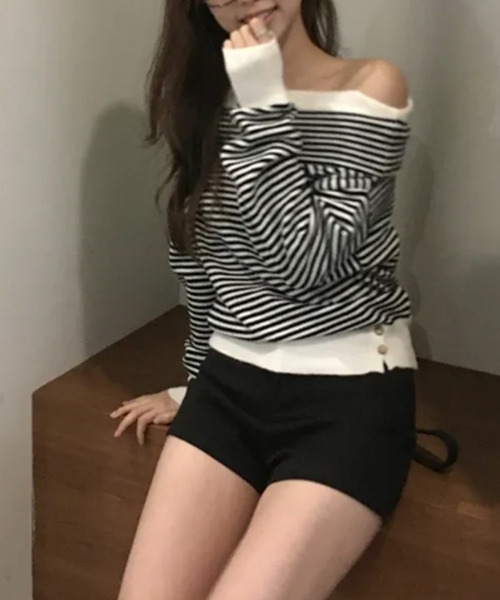 VIVID LADY（ビビッドレディー）の「配色 オフショルダー  ボーダー リブニット（ニット/セーター・レディース・ブラウン/ブラック・FREE）」の12枚目の写真