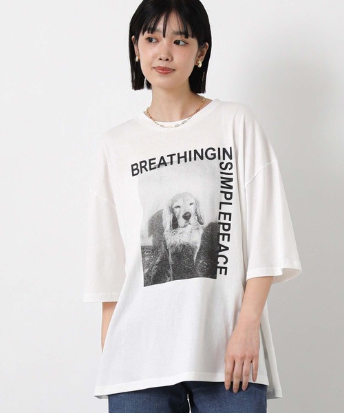 CHIGNON(シニヨン)の「アニマルフォトDOG_T(Tシャツ/カットソー・レディース・ホワイト・FREE)」の7枚目の写真